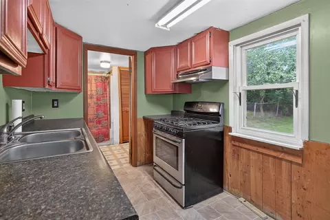 Kitchen - 821 Grant, Jackson, MI 49203 photo 1 of 3
