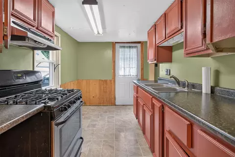 Kitchen - 821 Grant, Jackson, MI 49203 photo 3 of 3