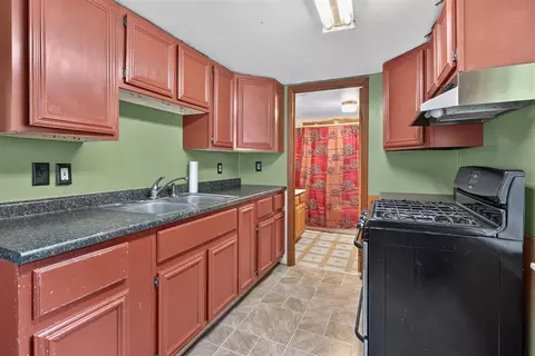 Kitchen - 821 Grant, Jackson, MI 49203 photo 2 of 3