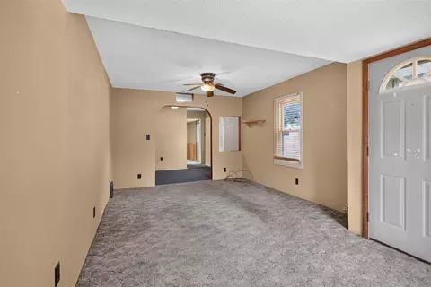 Living - 821 Grant, Jackson, MI 49203 photo 3 of 5