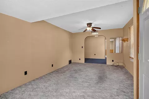 Living - 821 Grant, Jackson, MI 49203 photo 4 of 5