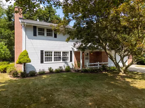 2524 Ridgefield, Portage, MI 49024