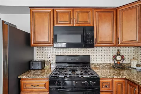 Kitchen - 2994 Roundtree, Troy, MI 48083 photo 2 of 4