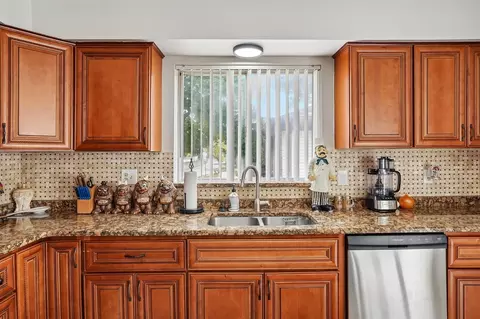 Kitchen - 2994 Roundtree, Troy, MI 48083 photo 4 of 4