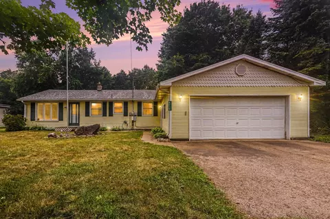 8015 Shaw Lk, Middleville, MI 49333