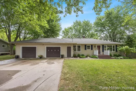 9088 Summit, Rockford, MI 49341