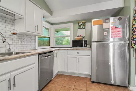 Kitchen - 2637 Lucerne, Jackson, MI 49201 photo 1 of 3