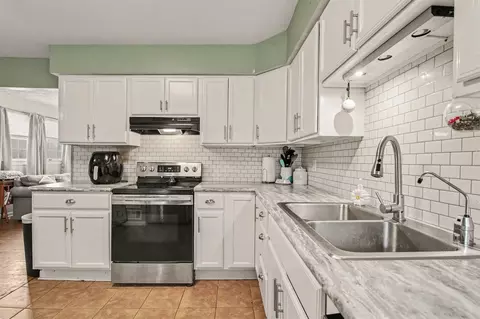 Kitchen - 2637 Lucerne, Jackson, MI 49201 photo 3 of 3