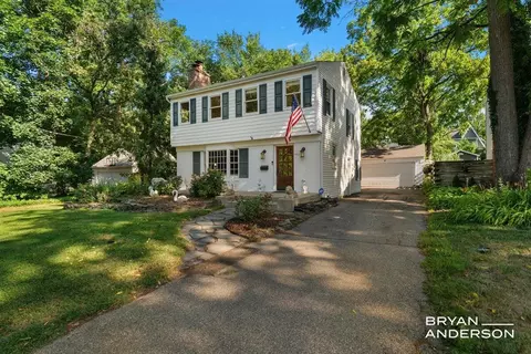 2221 El Dorado, Grand Rapids, MI 49506