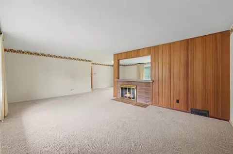 Living - 908 Halstead, Jackson, MI 49203 photo 1 of 3