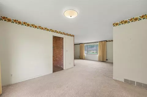 Living - 908 Halstead, Jackson, MI 49203 photo 3 of 3