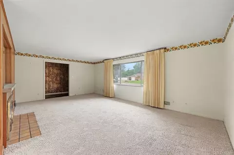 Living - 908 Halstead, Jackson, MI 49203 photo 2 of 3