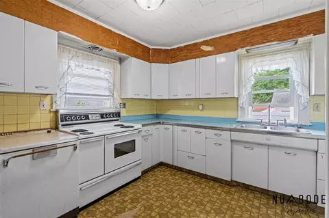 Kitchen - 128 Tower, Ionia, MI 48846 photo 2 of 4
