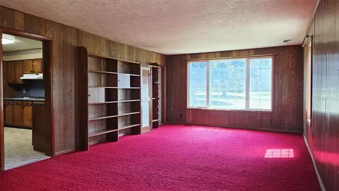 Living - 2151 E Coral, Edmore, MI 48829 photo 5 of 7