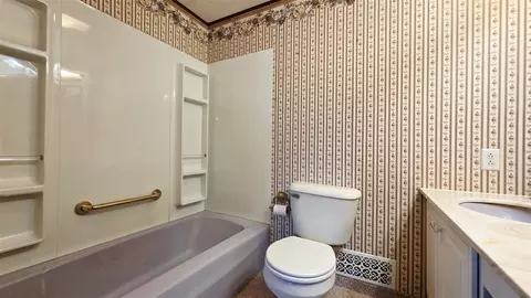 Bath - 2151 E Coral, Edmore, MI 48829 photo 3 of 5