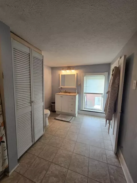 Bath - 642 Maple, Colon, MI 49040 photo 3 of 5
