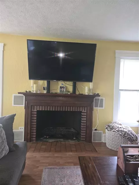 Living - 642 Maple, Colon, MI 49040 photo 3 of 5