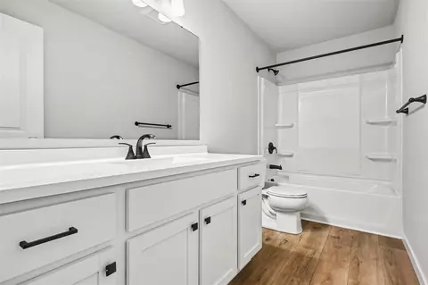 Bath - 51997 Pulver, Three Rivers, MI 49093 photo 2 of 4