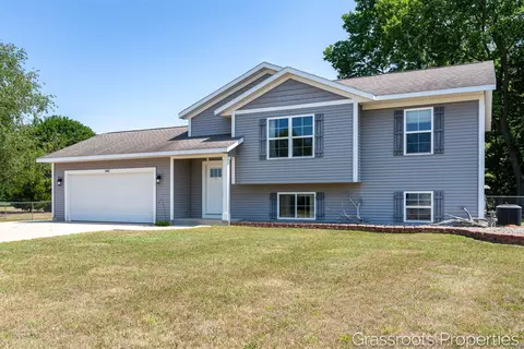 3407 Bryan S, Allegan, MI 49010