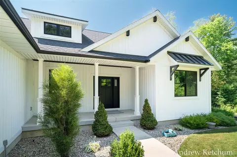 4664 6th, Caledonia, MI 49316