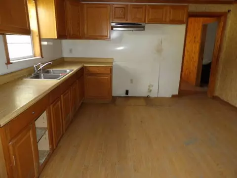 Kitchen - 34637 76th, Covert, MI 49043 photo 1 of 4