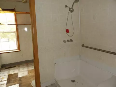 Bath - 34637 76th, Covert, MI 49043 photo 2 of 8