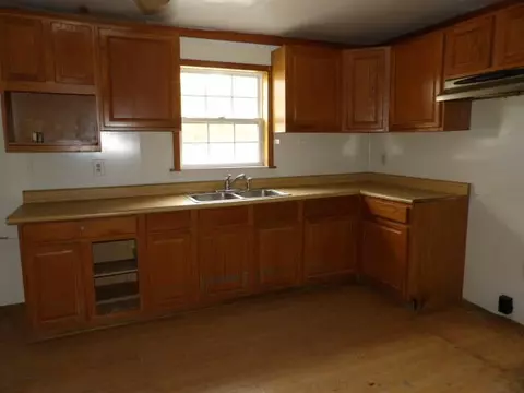 Kitchen - 34637 76th, Covert, MI 49043 photo 2 of 4
