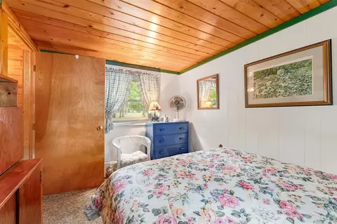 Bedroom - 9533 Jerome, Bitely, MI 49309 photo 4 of 6