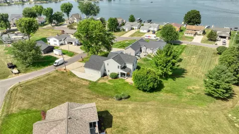 123 N Grand Pointe, Brooklyn, MI 49230