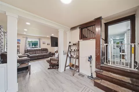 Entry Way - 1136 Cooper, Jackson, MI 49202 photo 3 of 5