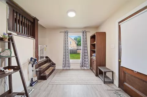 Entry Way - 1136 Cooper, Jackson, MI 49202 photo 1 of 5