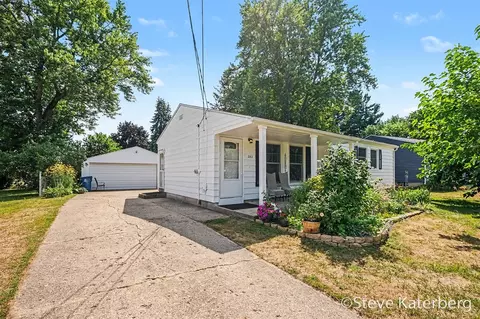 282 Brandywyne, Comstock Park, MI 49321