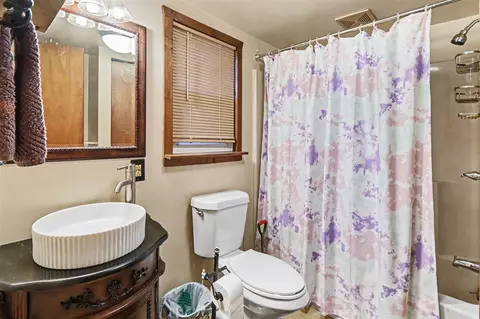 Bath - 514 Saint Clair, Jackson, MI 49202 photo 2 of 2
