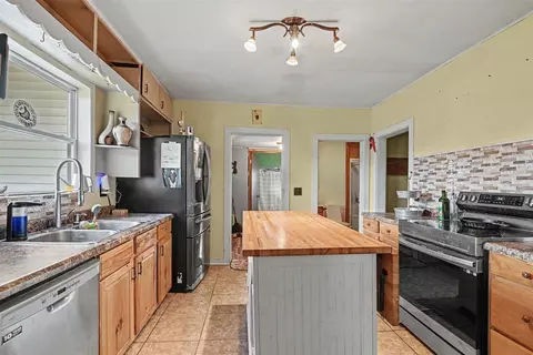 Kitchen - 41491 70th, Covert, MI 49043 photo 1 of 2