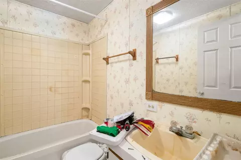 Bath - 2004 E Main, Niles, MI 49120 photo 2 of 3