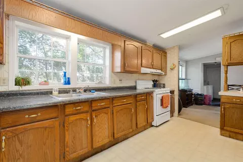 Kitchen - 2004 E Main, Niles, MI 49120 photo 3 of 6