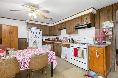 Kitchen - 2004 E Main, Niles, MI 49120 photo 6 of 6