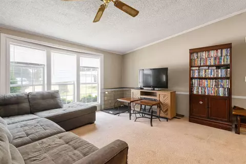 Living - 2004 E Main, Niles, MI 49120 photo 3 of 6