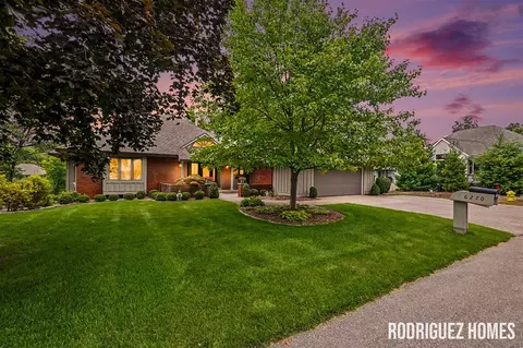 6270 Heathmoor, Grand Rapids, MI 49546