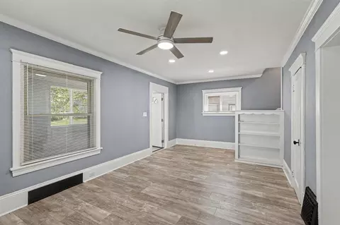 Living - 113 E Robinson, Jackson, MI 49203 photo 1 of 4
