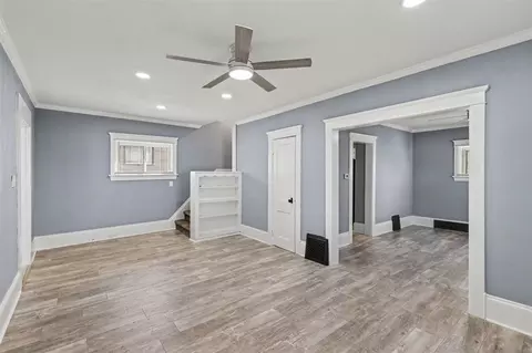 Living - 113 E Robinson, Jackson, MI 49203 photo 2 of 4