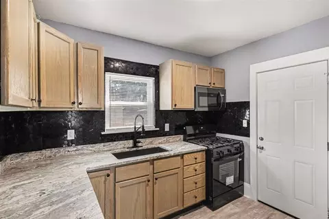 Kitchen - 113 E Robinson, Jackson, MI 49203 photo 1 of 2