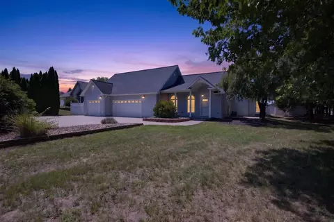 8330 Clear Lk, Grass Lake, MI 49240