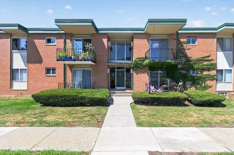 1942 Axtell #3, Troy, MI 48084