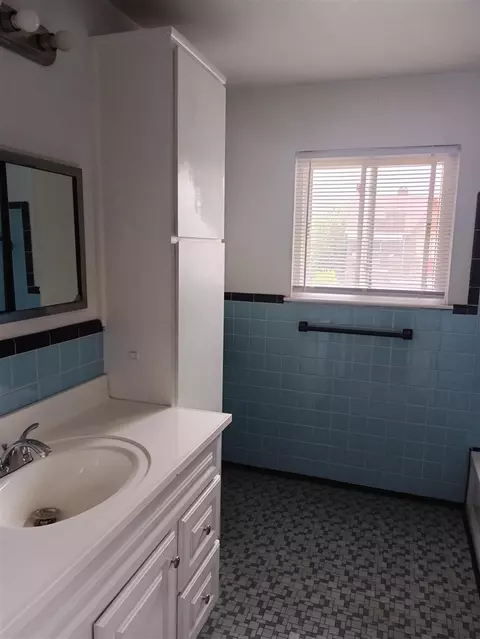 3750 W Buena Vis, Detroit, MI 48238