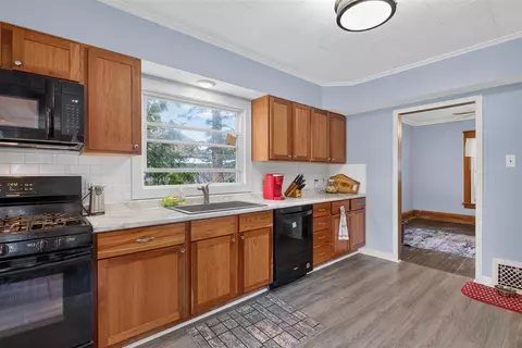 Kitchen - 302 Cass, Jackson, MI 49203 photo 2 of 3