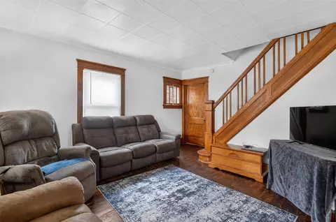 Living - 302 Cass, Jackson, MI 49203 photo 1 of 5