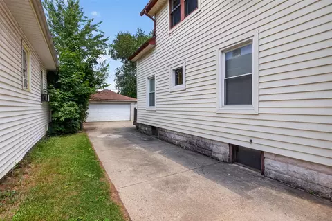 Exterior - 302 Cass, Jackson, MI 49203 photo 4 of 11