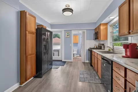 Kitchen - 302 Cass, Jackson, MI 49203 photo 1 of 3