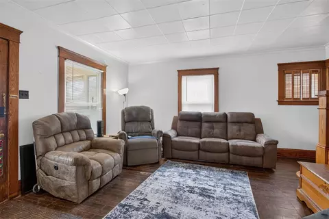Living - 302 Cass, Jackson, MI 49203 photo 2 of 5